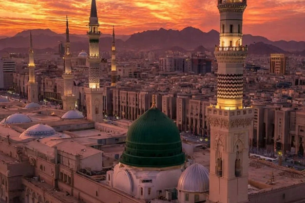 Aerial view of the Green Dome, white domes, and minarets of Masjid-e-Nabawi in Madinah.