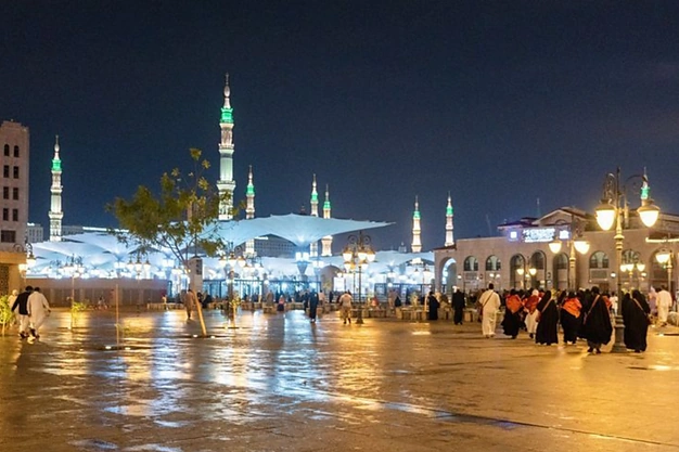 Courtyard of Masjid-e-Nabawi in Madinah featured in 4 Star December Umrah Packages.