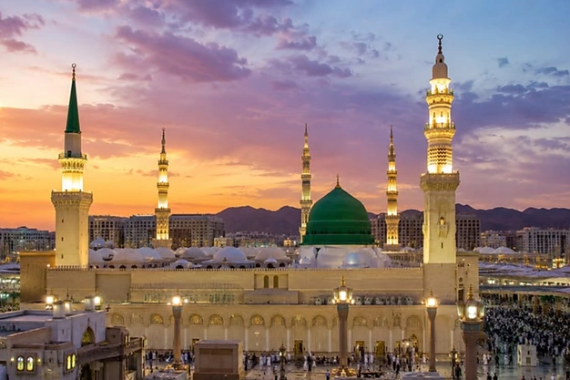 Full view of Masjid-e-Nabawi with its iconic minarets in Madinah, Saudi Arabia.